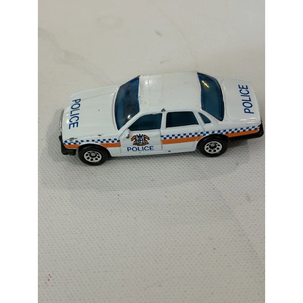 Matchbox Jaguar XJ6 Police Car 1:64 Diecast White/Blue/Orange 1991